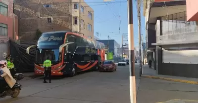 Saquean bus interprovincial que iba de Lima a Huancayo.