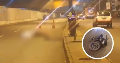 SJL: Joven motociclista muere tras impactar contra un poste