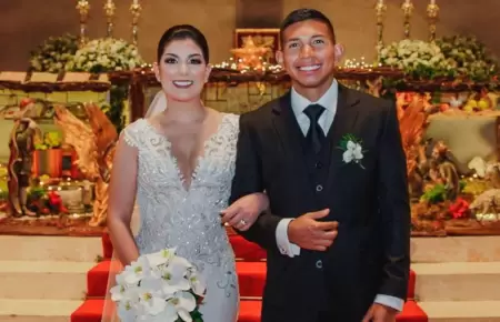 Ana Siucho aparece abrazada de otro hombre