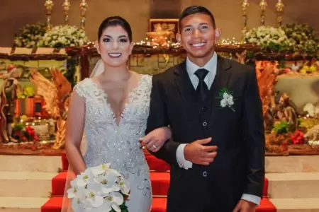 Ana Siucho aparece abrazada de otro hombre