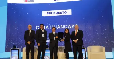 Representantes de Caja Huancayo en los Premios MiVivienda
