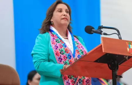 Dina Boluarte denuncia ataques contra su gobierno.