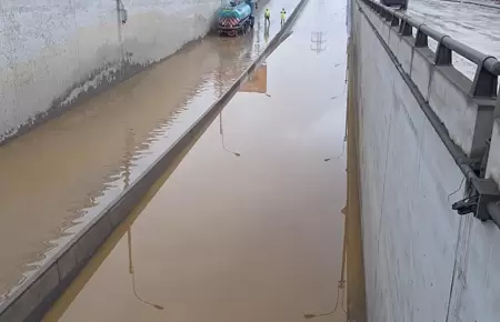 Bypass de Nueva Esperanza qued inundado tras lloviznas.