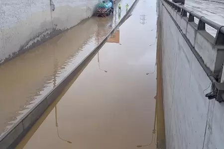 Bypass de Nueva Esperanza qued inundado tras lloviznas.