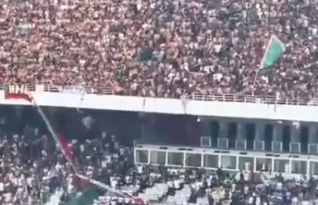 Tribuna de estadio colapsa en pleno partido