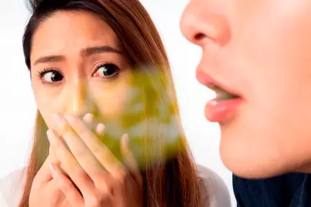 Recomendaciones para combatir la halitosis matutina.