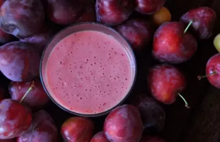 Licuado lleno de antioxidantes: ciruela.