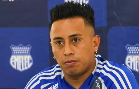 Christian Cueva reveló que casi se retira del fútbol.