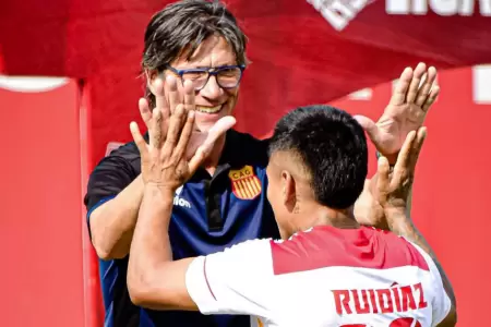 ngel Comizzo calienta la previa del partido ante Universitario.