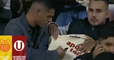 Luis Ramos firmó camisetas de la 'U' en el Mansiche.