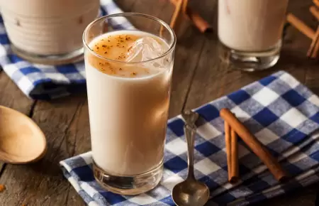 Jugo natural para ayudar a aliviar problemas digestivos en mayores de 60.
