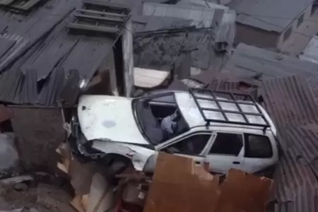 Auto cae sobre dos viviendas en el Rmac