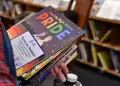 Ordenan a colegios permitir que padres retiren a sus hijos de clases que usen libros LGBTQ+