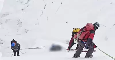 Recuperan cuerpo de turista japonesa q falleció en el nevado Huascarán.