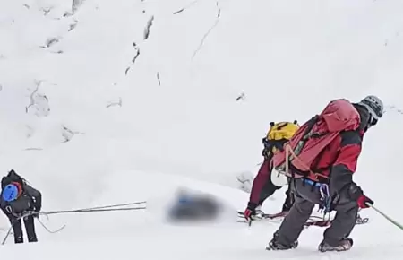 Recuperan cuerpo de turista japonesa q falleci en el nevado Huascarn.