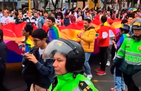 PNP durante la Marcha del Orgullo en Lima.