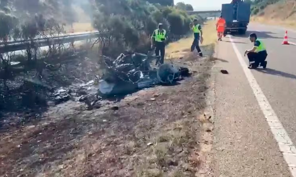 Auto del futbolista de Liverpool se incendi.