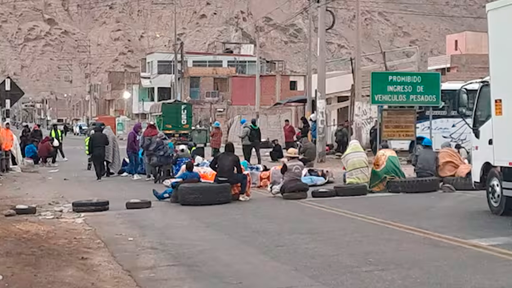 Bloqueo de vas por protestas de mineros artesanales.