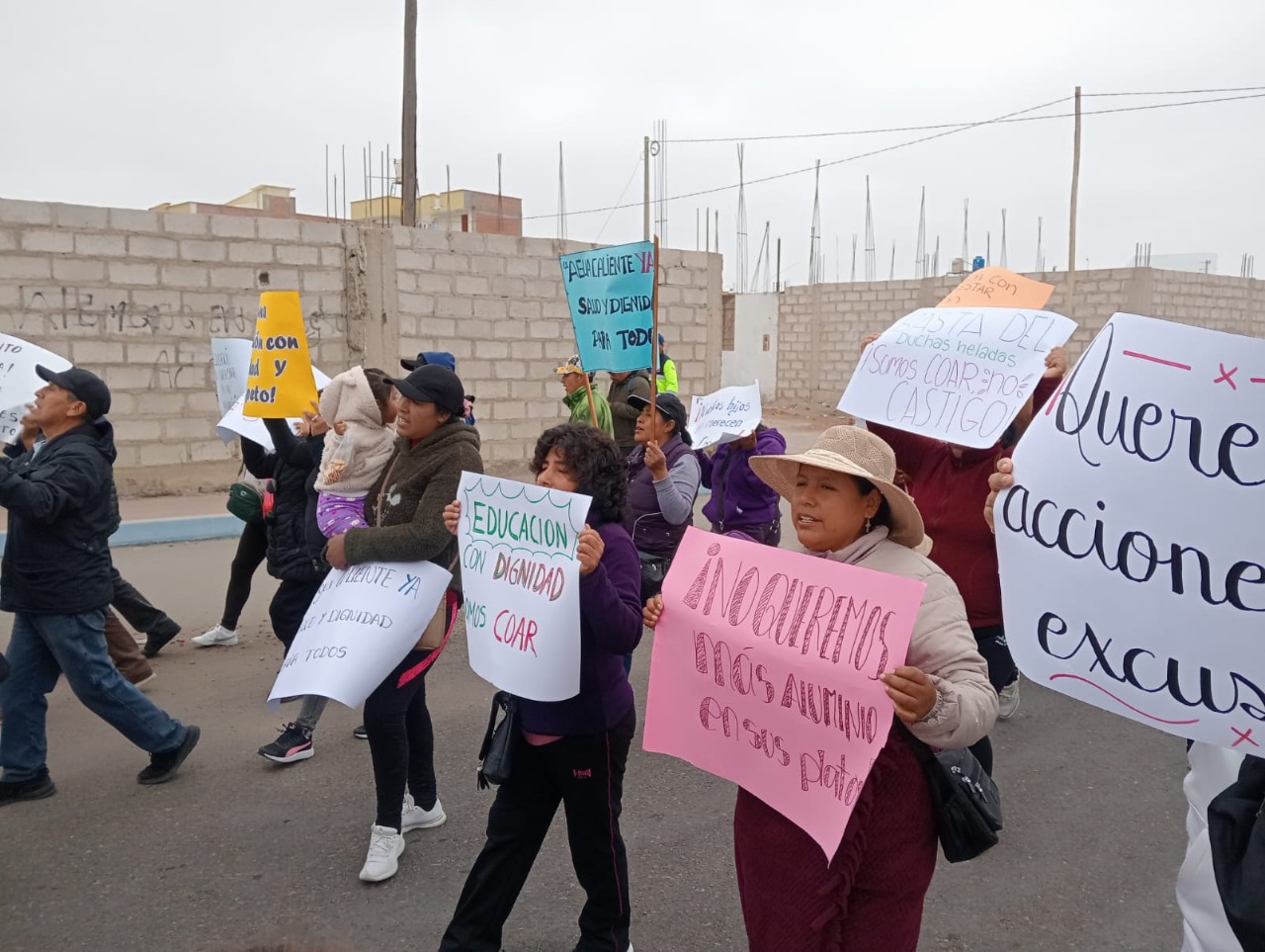 padres de familia exigen mejores condiciones para sus hijos