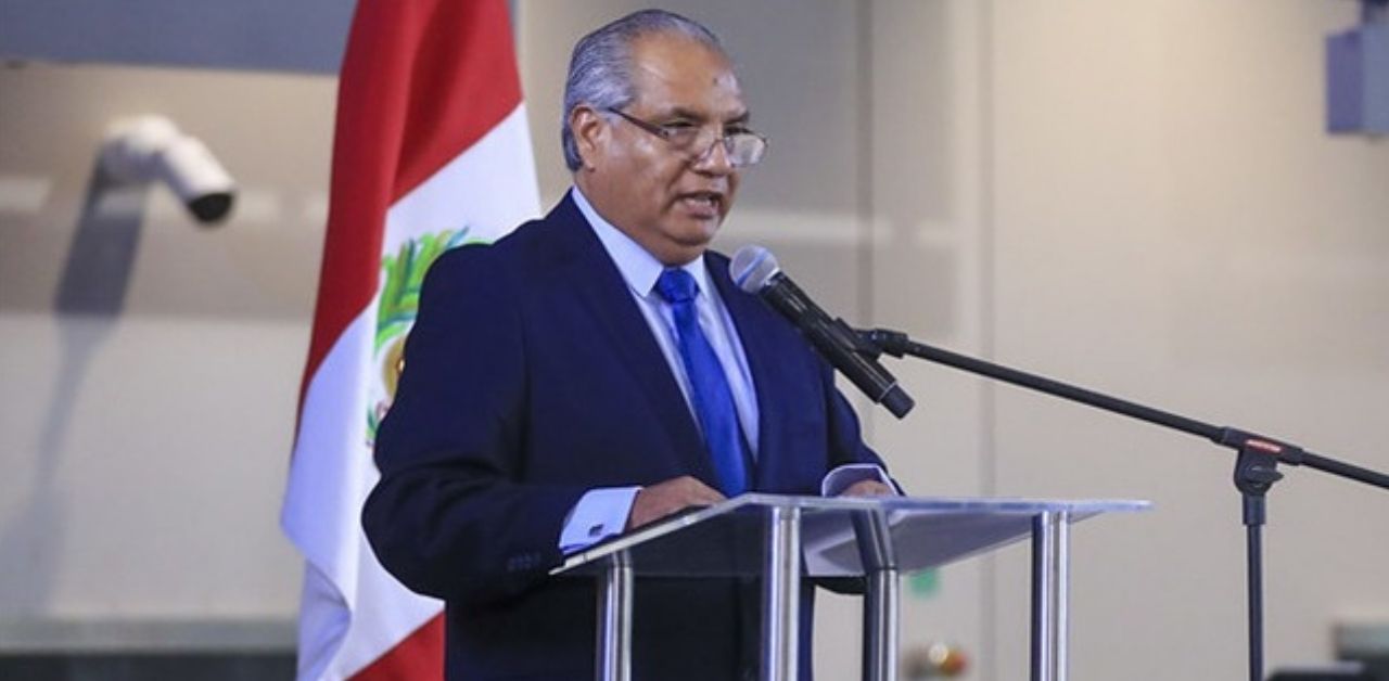 Ministro de Transportes sobre transmisión del himno nacional en medios de comunicación: "Es una obligación del ciudadano"