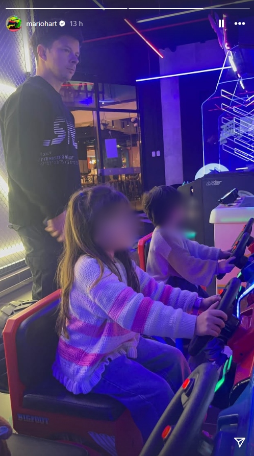 Mario Hart y sus hijos