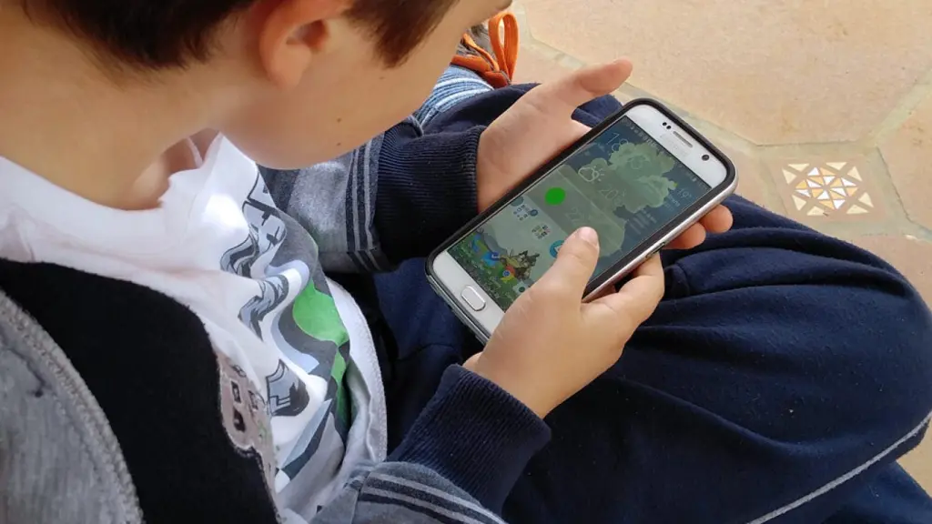 Alertan de peligros de smartphones en menores de 13.