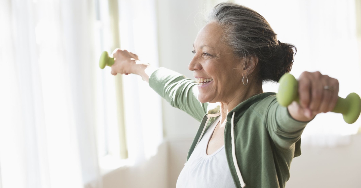 Estudios revelan los hábitos que mejoran la salud muscular en adultas mayores con sarcopenia