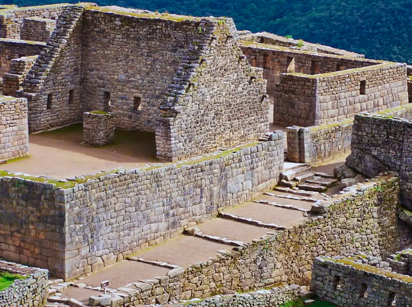 Ciudadela incaica atrae turistas por su majestuoso diseo arquitectnico.