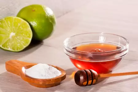 Miel y bicarbonato: Remedio casero.