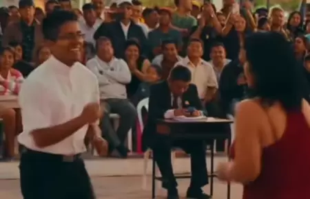 Párroco se luce bailando