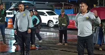 Policías fueron castigados por ronderos tras bebe licor en horario de servicio.