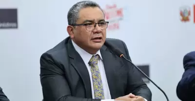 Juan José Santiváñez seguirá investigado por la Fiscalía.