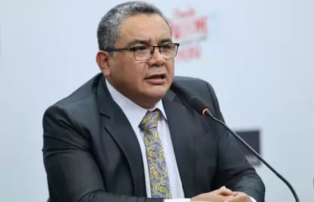 Juan Jos Santivez seguir investigado por la Fiscala.
