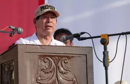 Eduardo Arana defiende el aumento de sueldo de Dina Boluarte.
