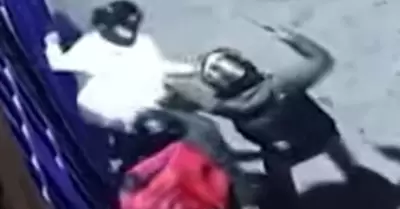 Joven es arrastrada y golpeada por falsos repartidores en Chorrillos.