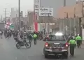 Los Olivos: Barristas se enfrentan con piedras y palos a la polica en plena Panamericana Norte
