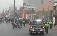 Los Olivos: Barristas se enfrentan con piedras y palos a la polica en plena Panamericana Norte