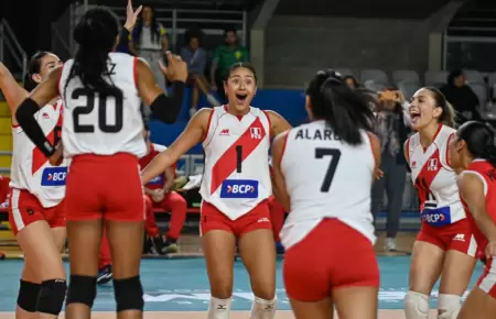 Per logra la medalla de plata en la Copa Amrica de Vley de Brasil.