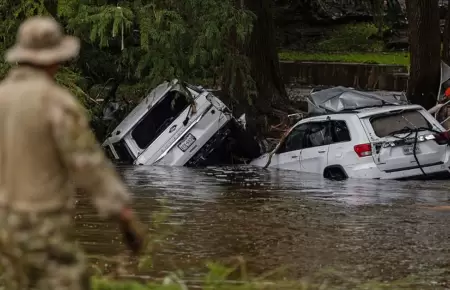 Ms de 80 muertos por inundaciones al sur de Estados Unidos.