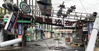 Tifón Danas deja dos muertos y más de 300 heridos en Taiwán.