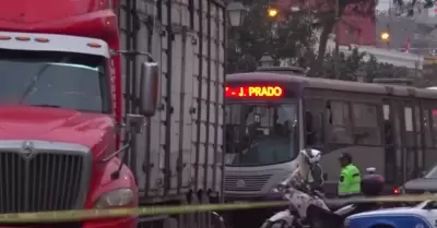 Adulta mayor es atropellada en el Cercado de Lima.