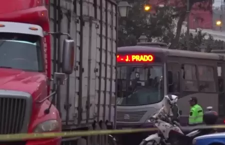 Adulta mayor es atropellada en el Cercado de Lima.