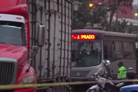 Adulta mayor es atropellada en el Cercado de Lima.
