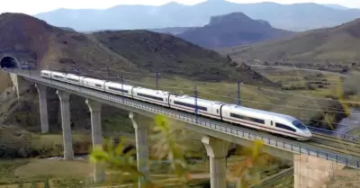 Perú debe aceptar tren que busca construir China y Brasil.