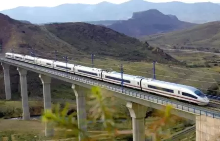 Perú debe aceptar tren que busca construir China y Brasil.