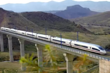Per debe aceptar tren que busca construir China y Brasil.