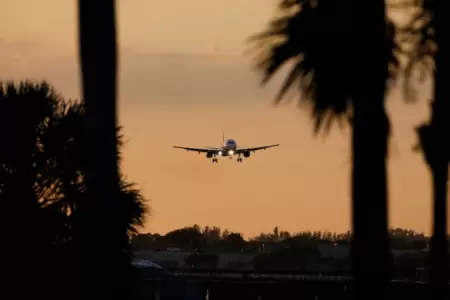Avin vuelve a tierra por amenaza de bomba durante el vuelo
