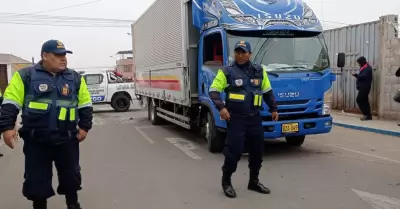 Doble choque en Pampas de Viñani deja varios heridos.