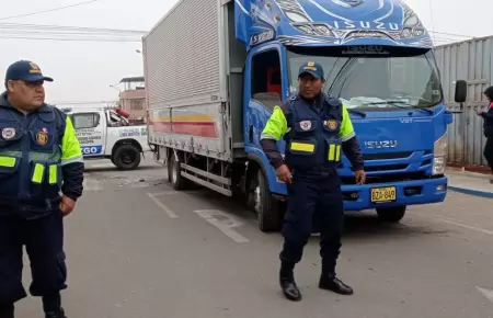 Doble choque en Pampas de Viani deja varios heridos.