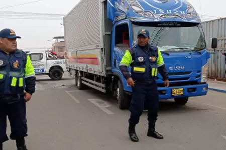 Doble choque en Pampas de Viani deja varios heridos.